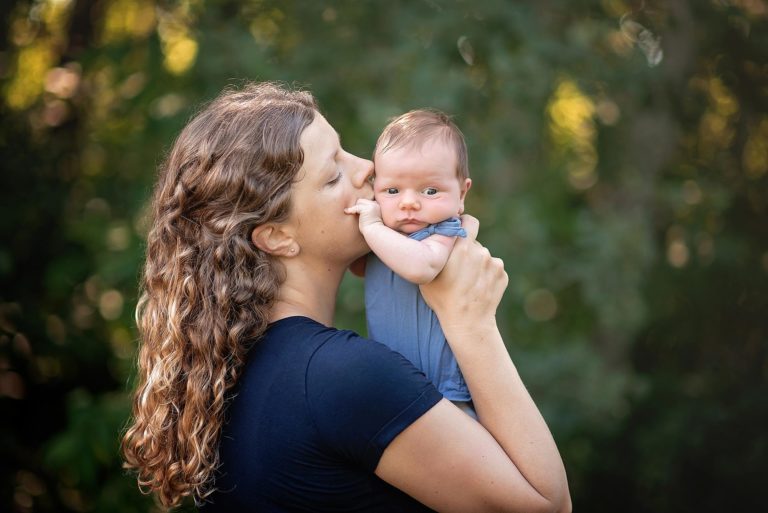 Ottawa Newborn Photographer | Outdoor Baby M